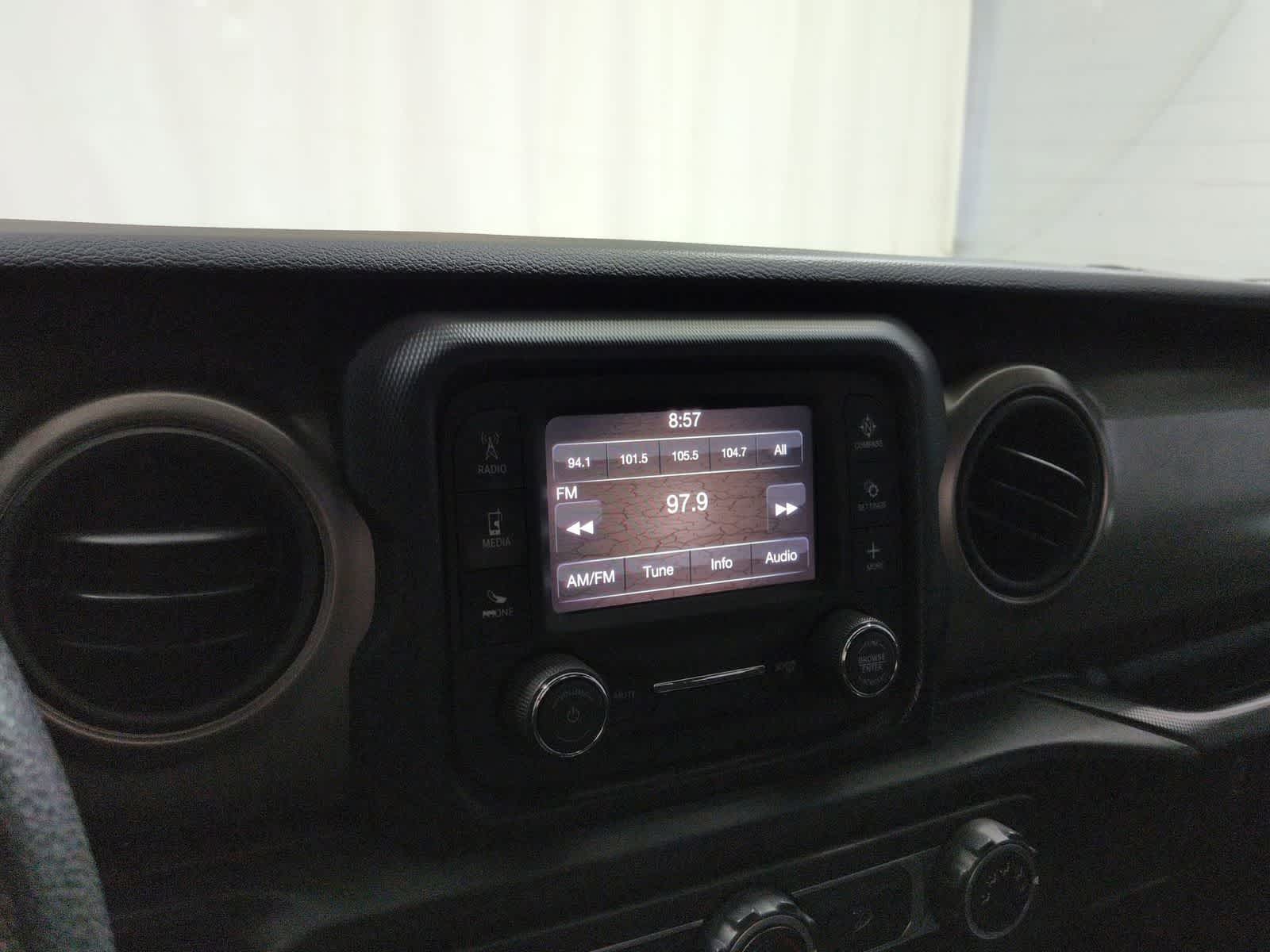 Thumbnail: 2020 Jeep Wrangler - 28