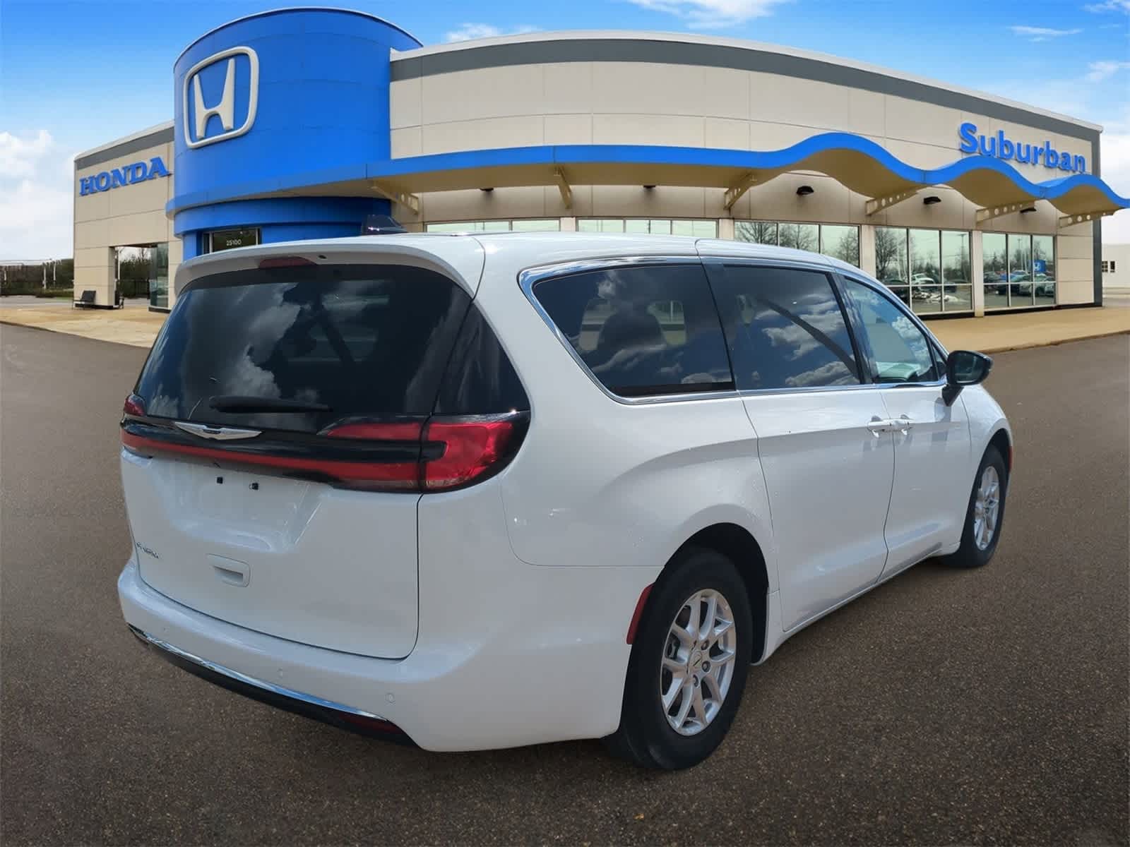 Thumbnail: 2024 Chrysler Pacifica - 8