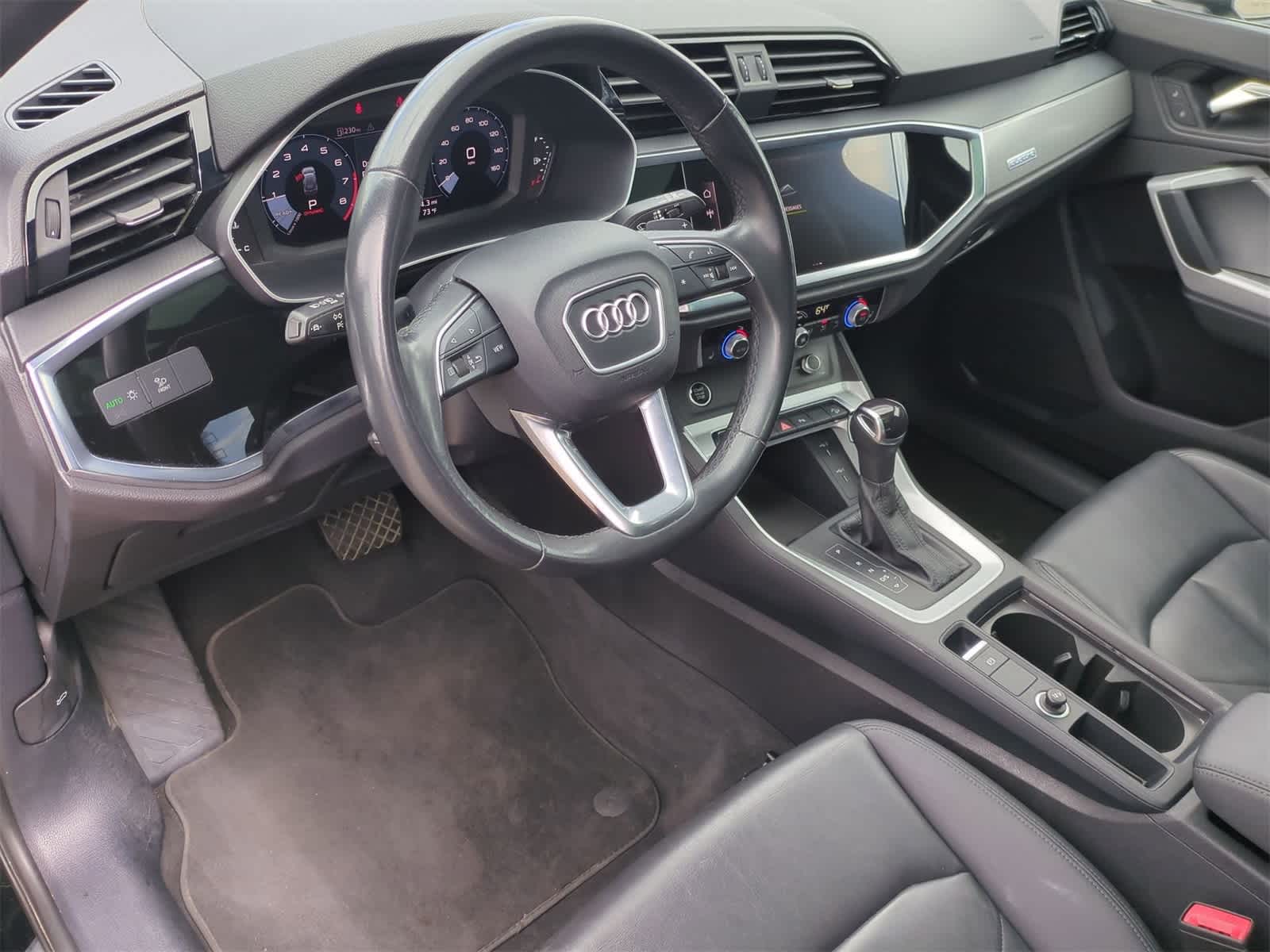 Thumbnail: 2023 Audi Q3 - 10
