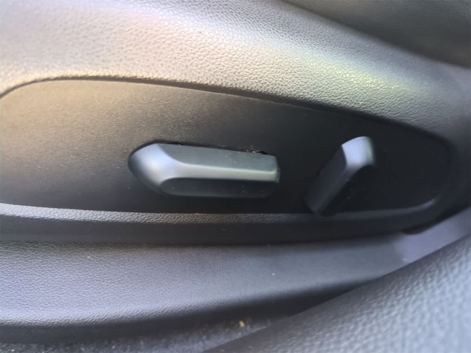 Thumbnail: 2017 Chevrolet Cruze - 18