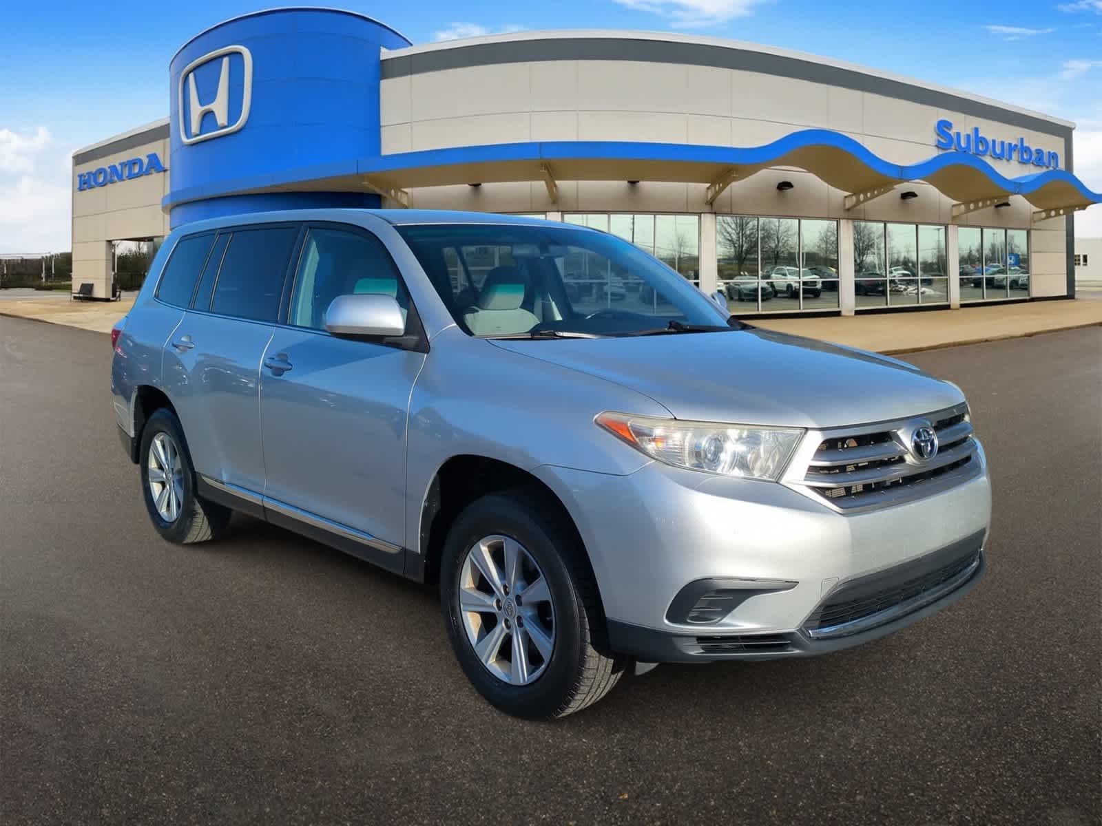 Used 2013 Toyota Highlander Base with VIN 5TDZA3EH5DS037343 for sale in Farmington Hills, MI