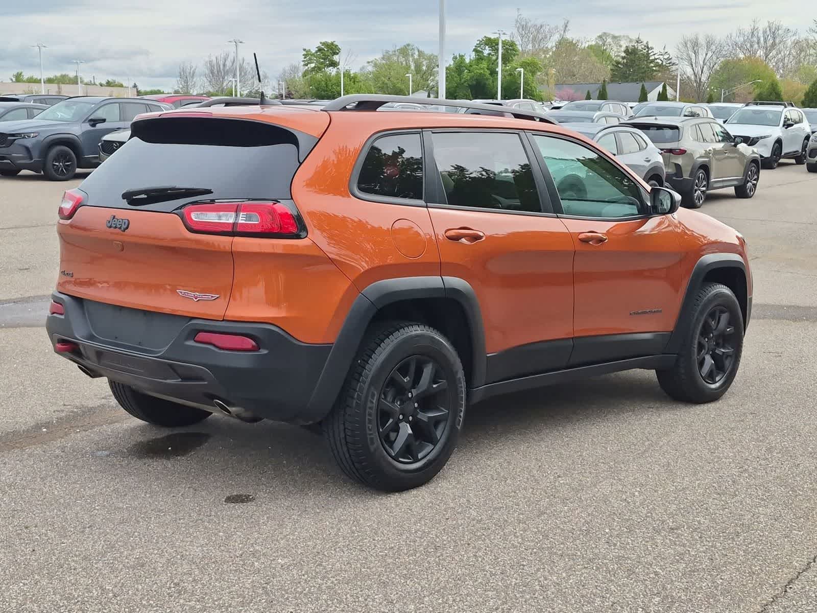 Thumbnail: 2016 Jeep Cherokee - 14