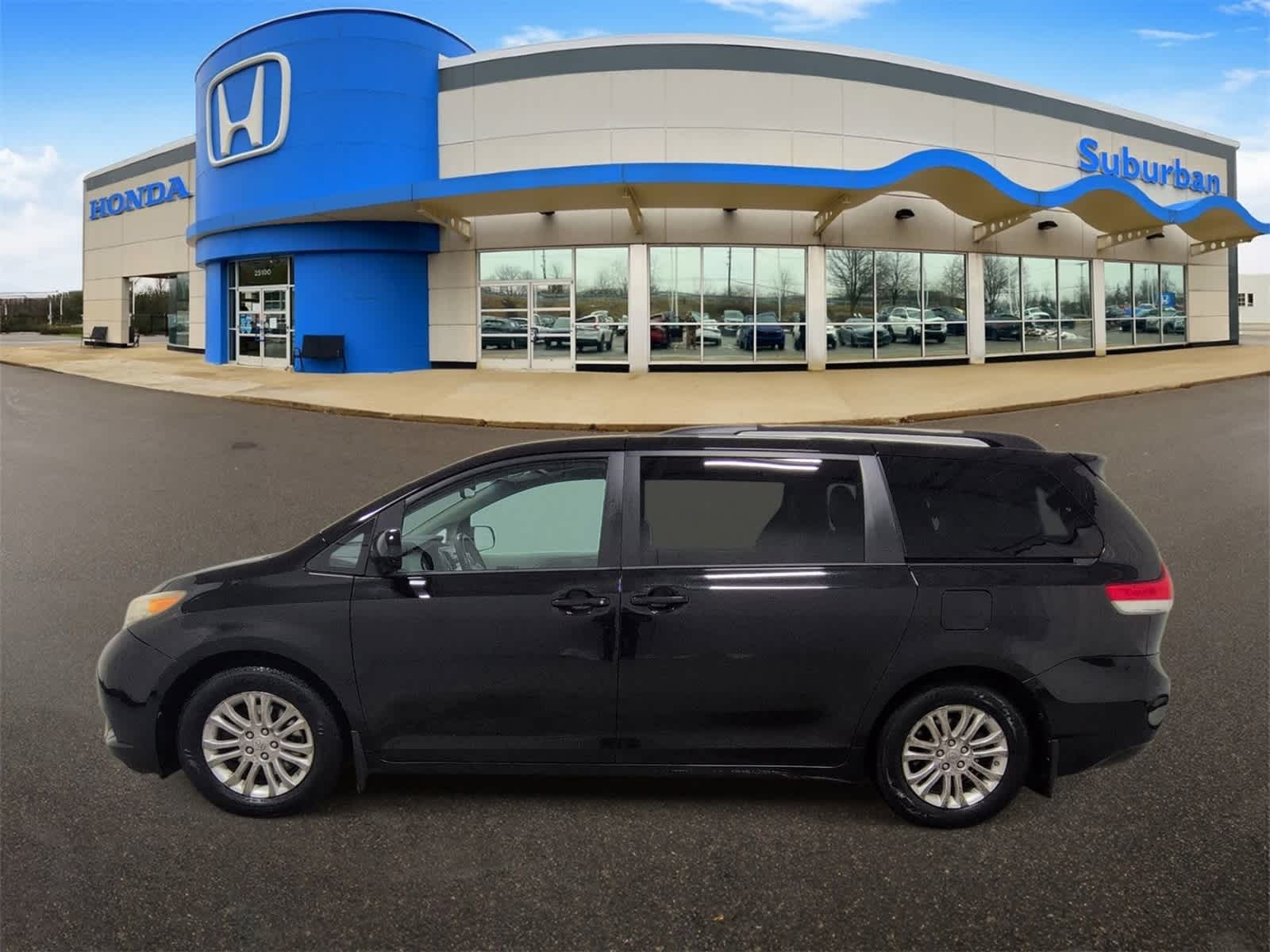 Thumbnail: 2013 Toyota Sienna - 5