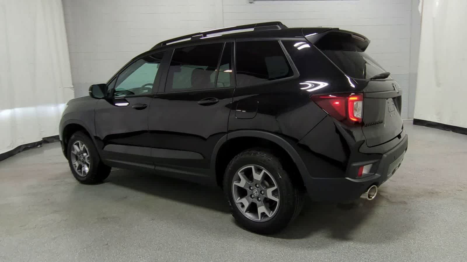Thumbnail: 2023 Honda Passport - 6