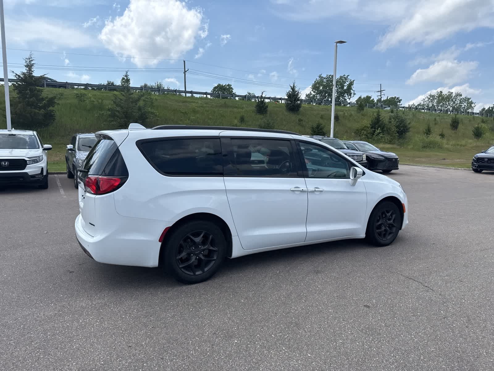 Thumbnail: 2019 Chrysler Pacifica - 8
