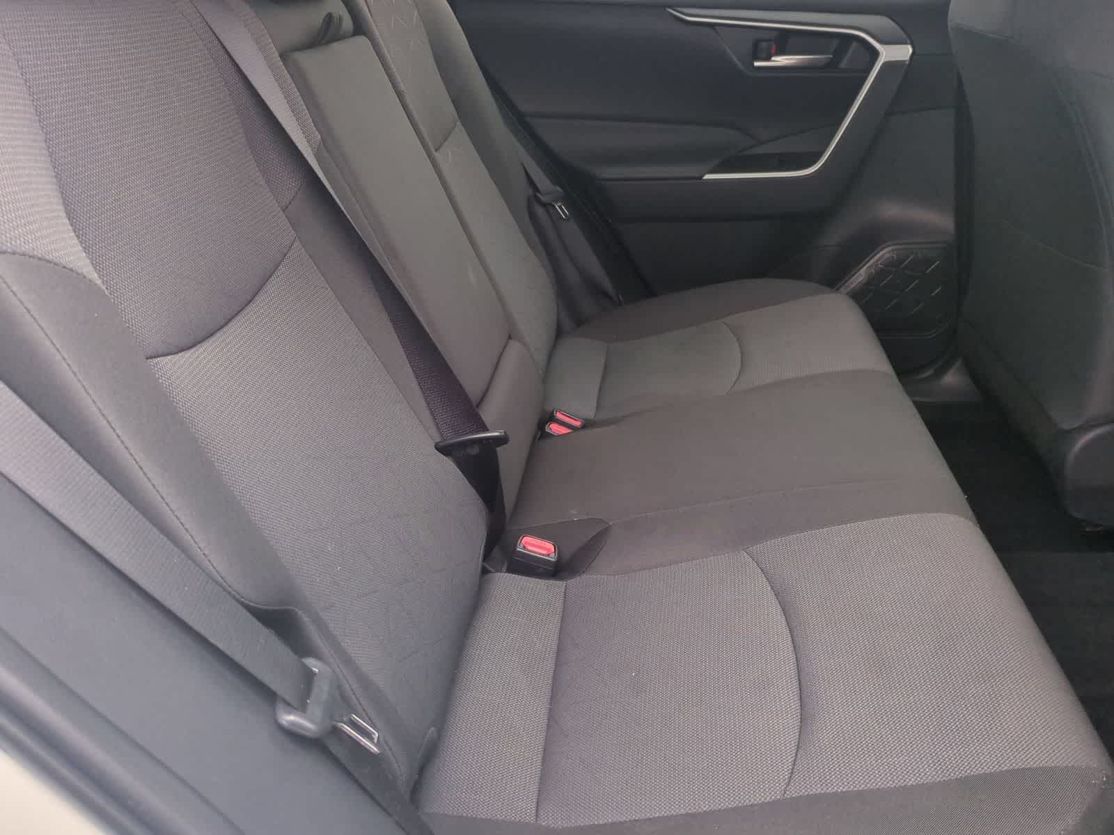 2025 Toyota RAV4 XLE - Photo 20