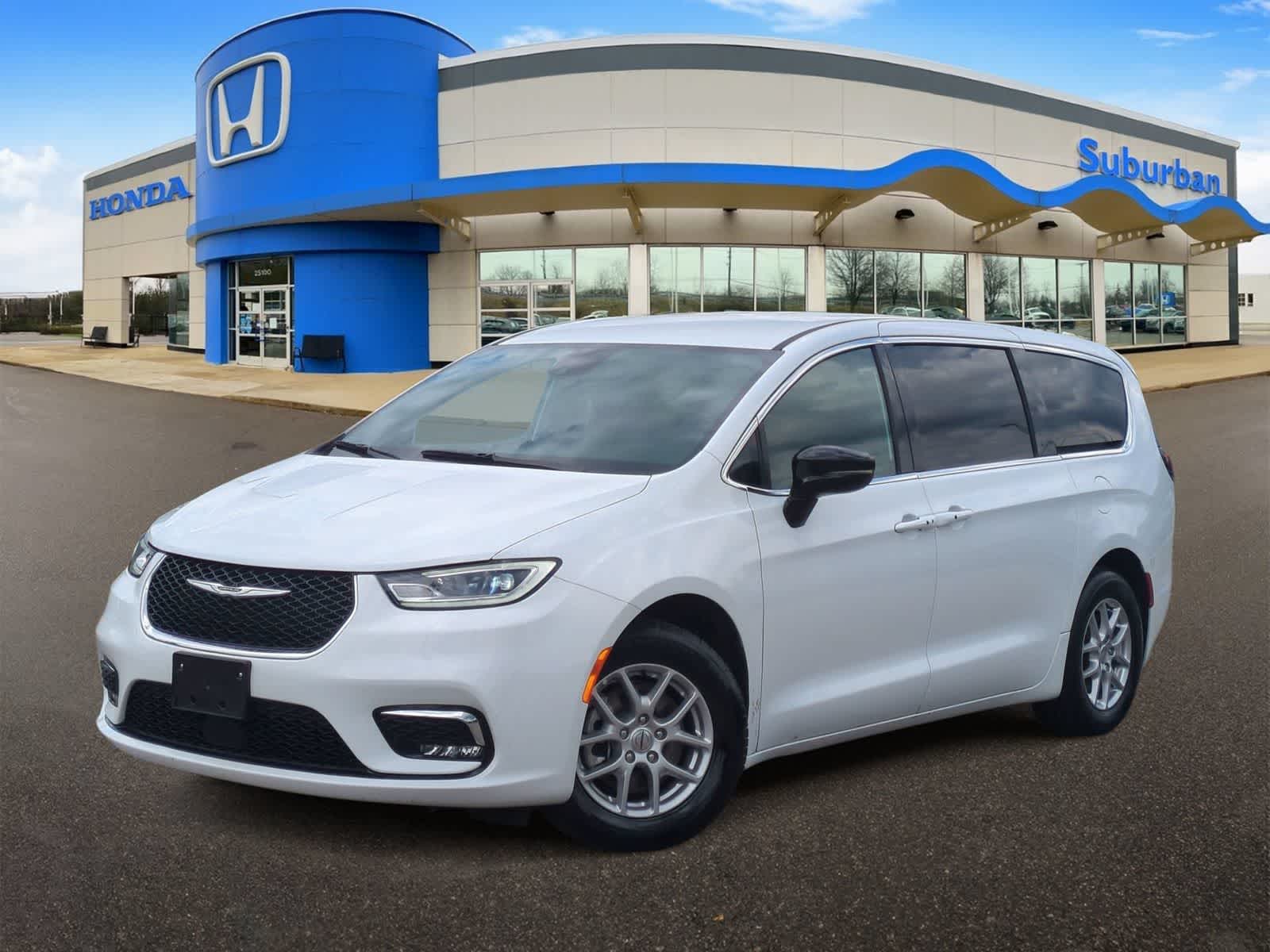 Thumbnail: 2025 Chrysler Pacifica - 1