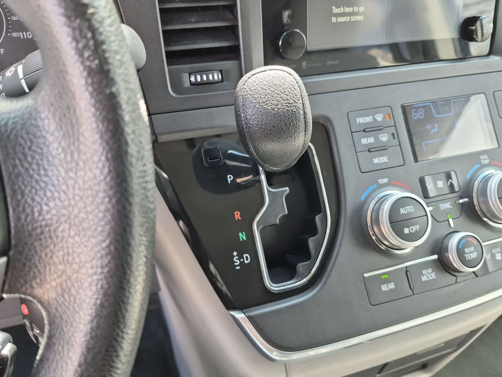 Thumbnail: 2016 Toyota Sienna - 38