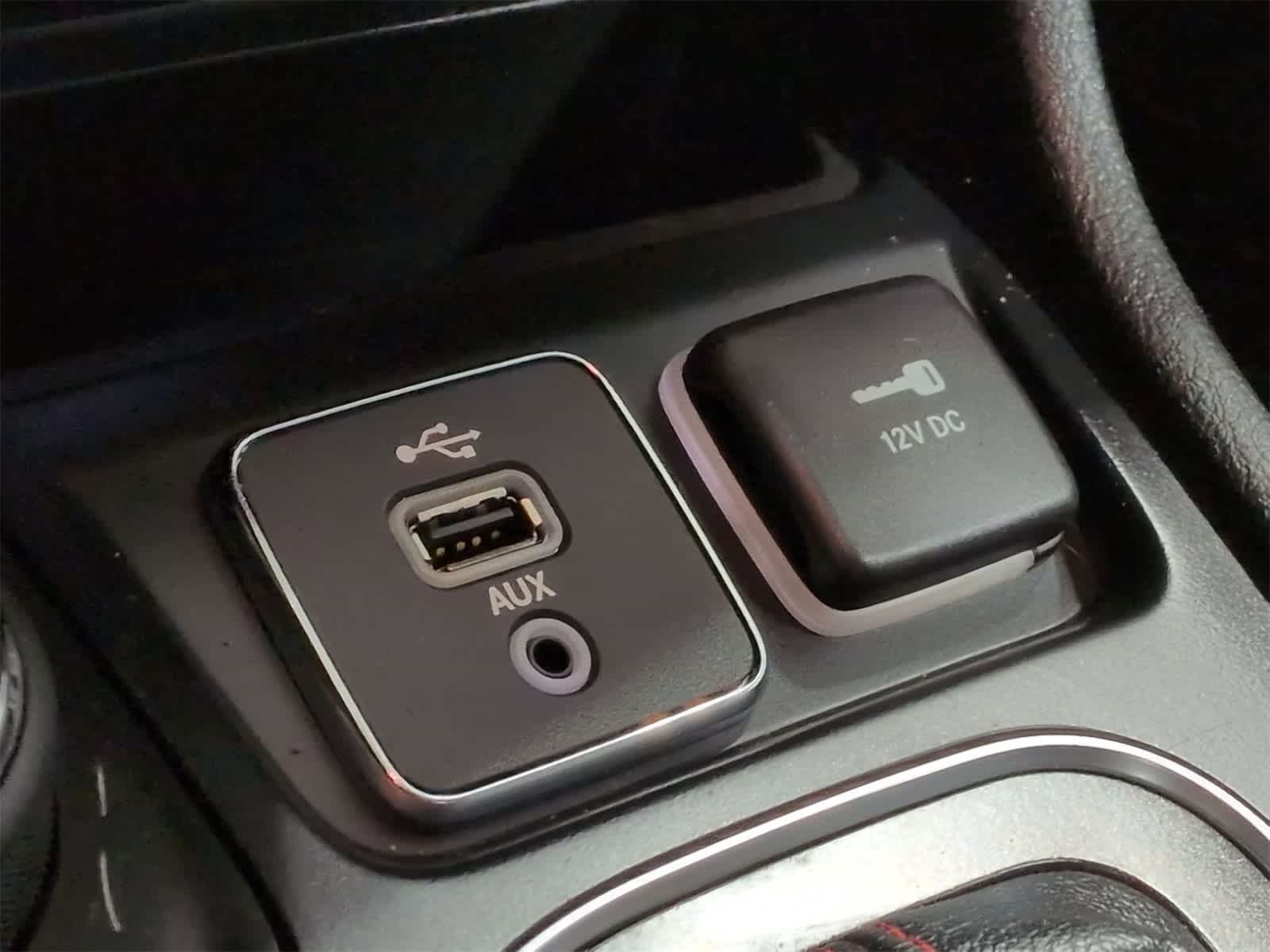 Thumbnail: 2019 Jeep Cherokee - 30