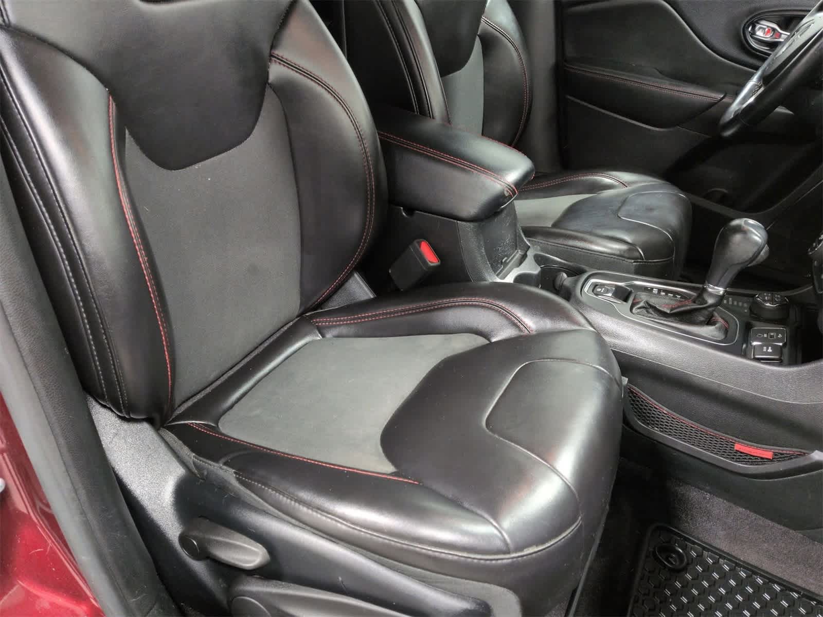 Thumbnail: 2019 Jeep Cherokee - 22