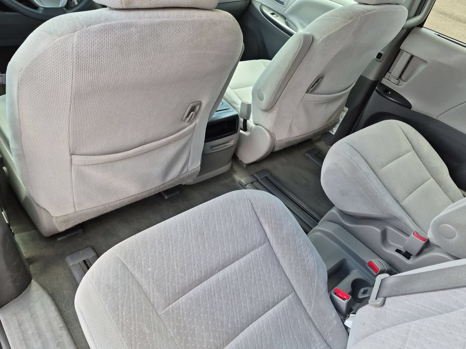 Thumbnail: 2016 Toyota Sienna - 25
