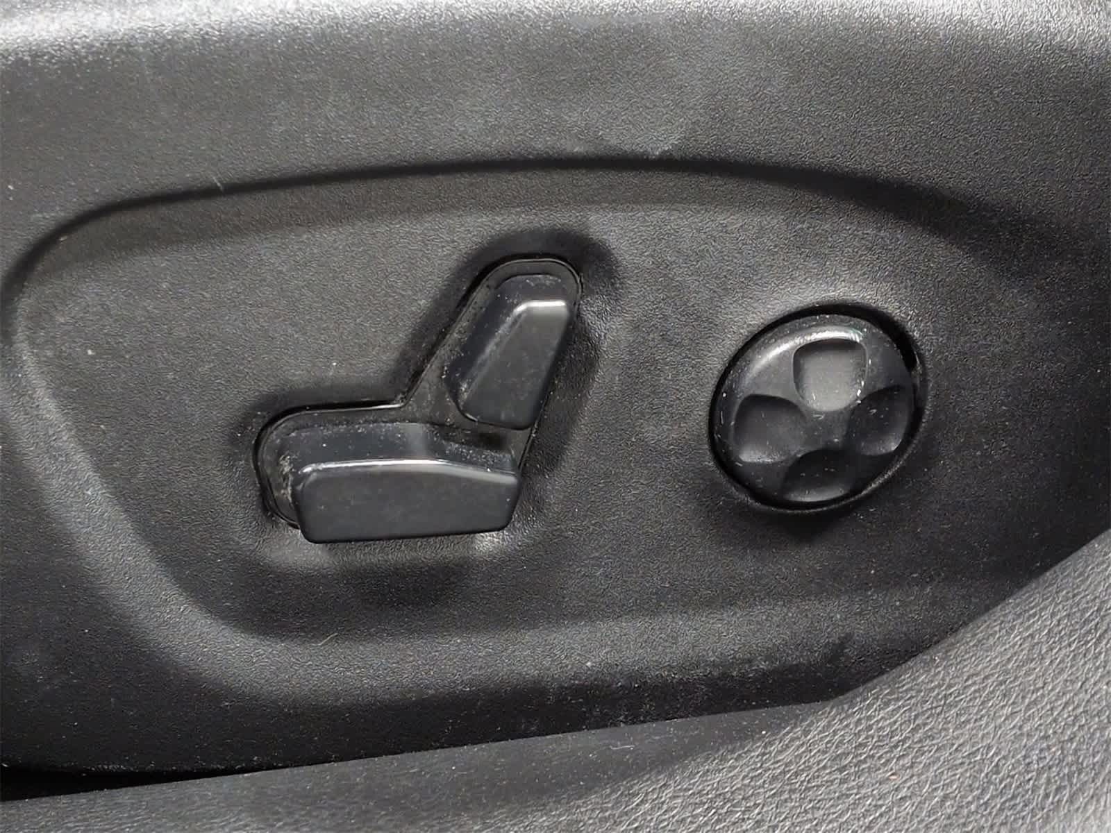 Thumbnail: 2015 Chrysler 200 - 18