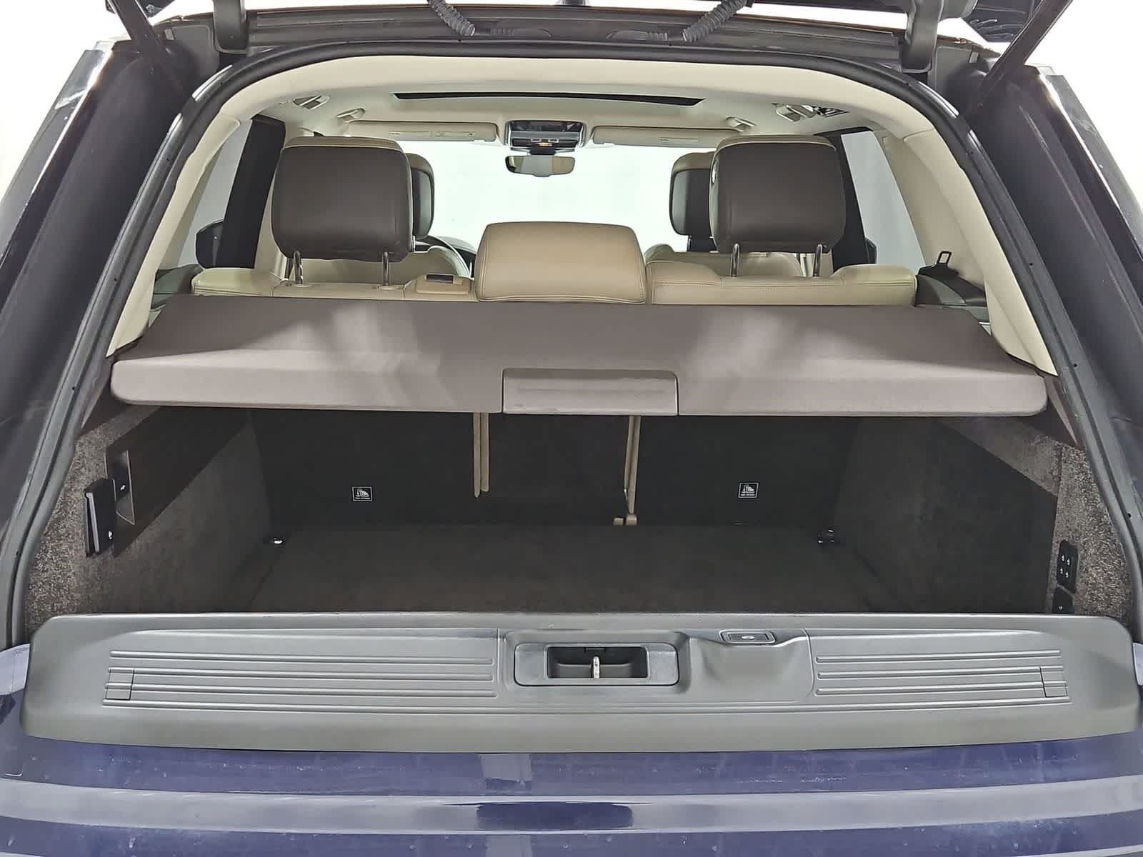 Thumbnail: 2019 Land Rover Range Rover - 33