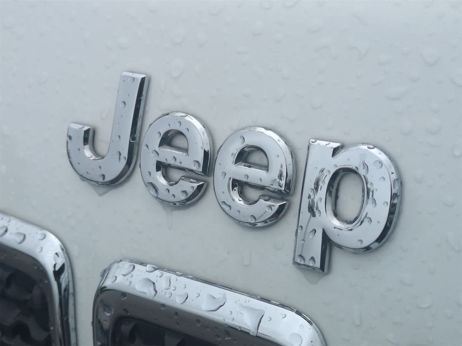 Thumbnail: 2019 Jeep Cherokee - 12