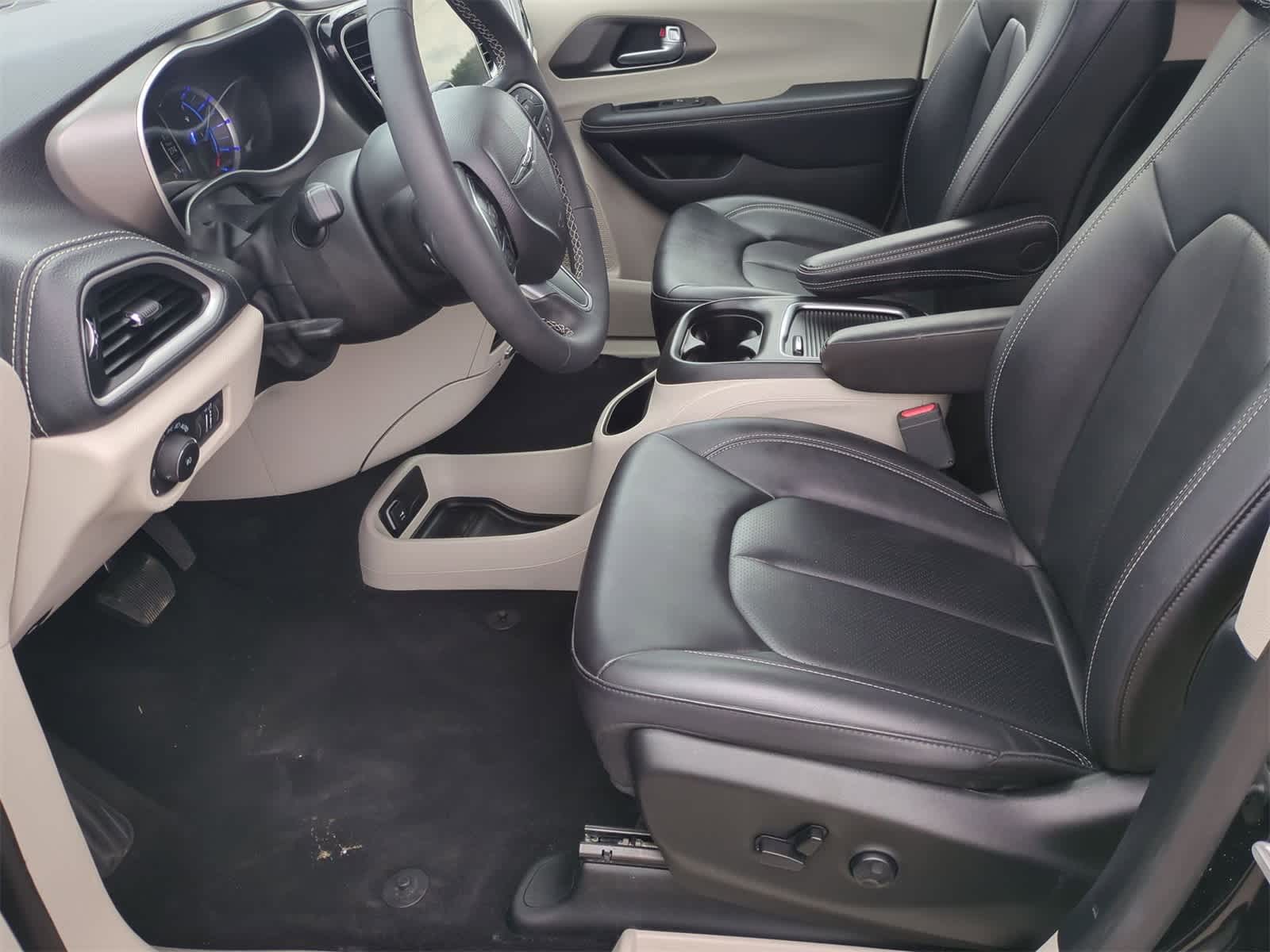 Thumbnail: 2024 Chrysler Pacifica - 16