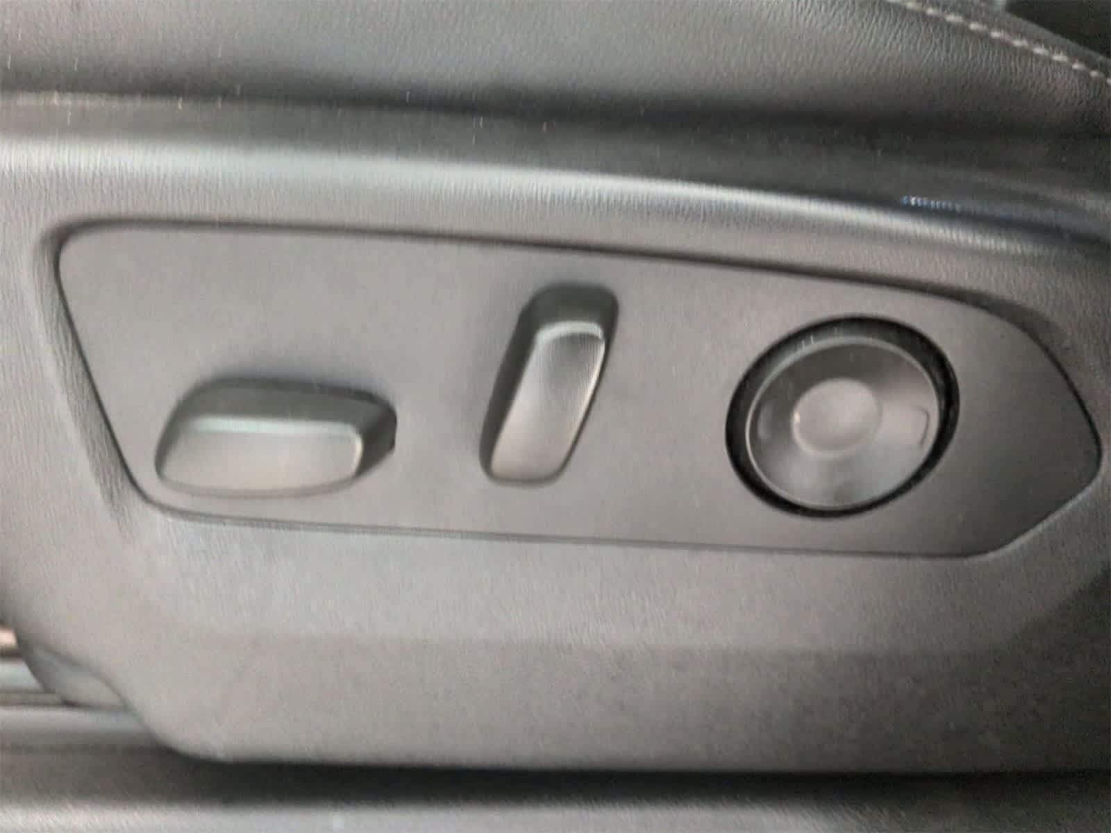 Thumbnail: 2022 Chevrolet Tahoe - 18