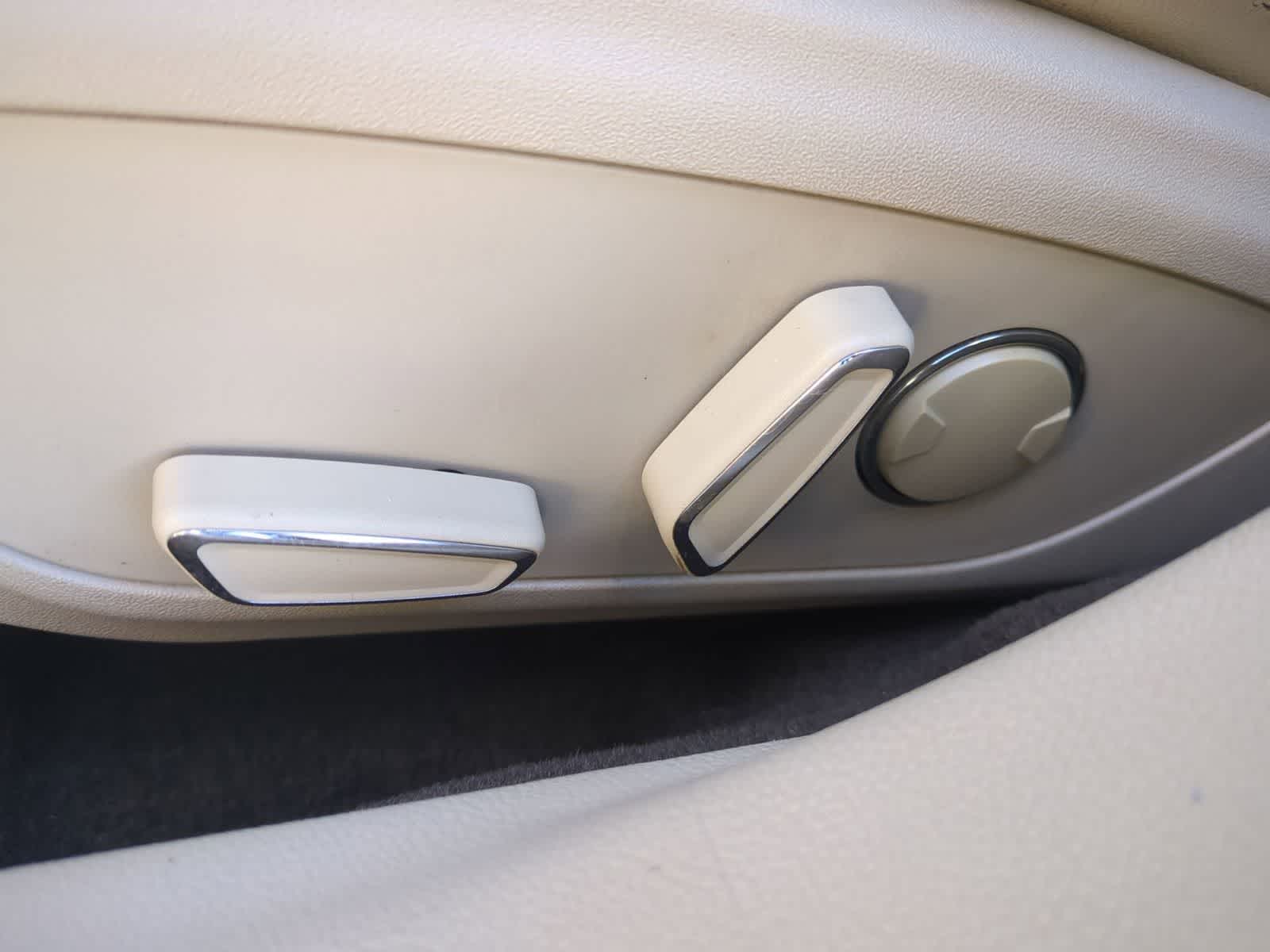 Thumbnail: 2015 Lincoln MKZ - 17