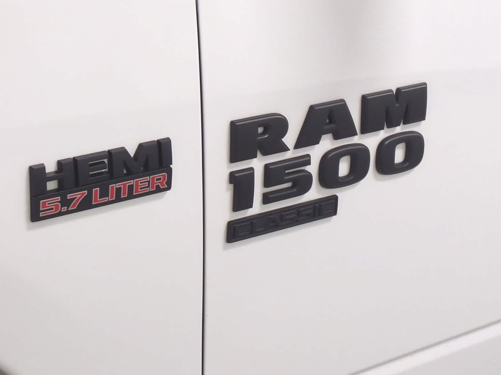 Thumbnail: 2019 RAM 1500 Classic - 13
