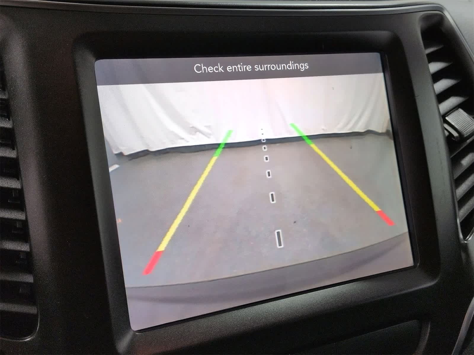 Thumbnail: 2019 Jeep Cherokee - 29