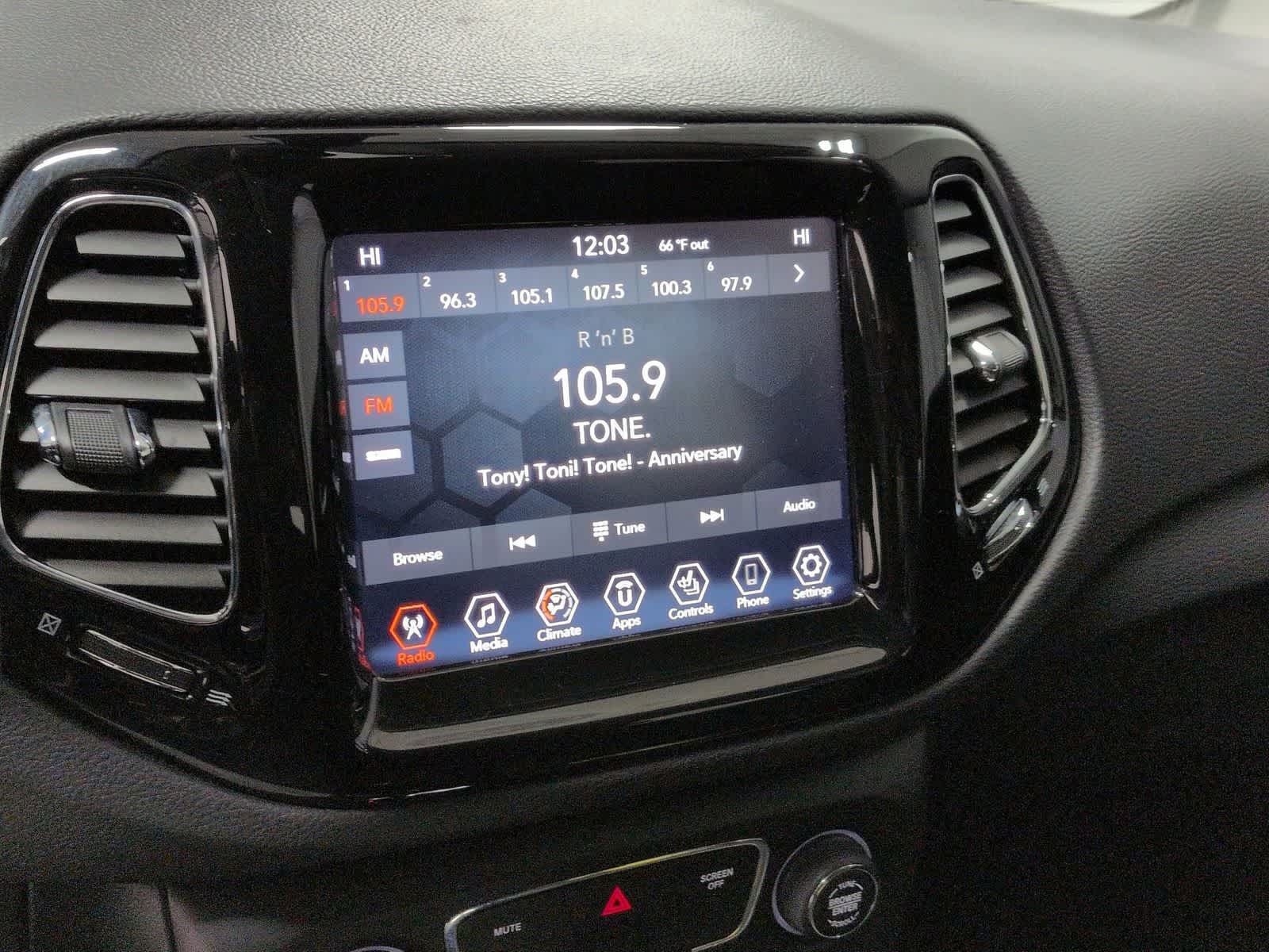 Thumbnail: 2020 Jeep Compass - 28