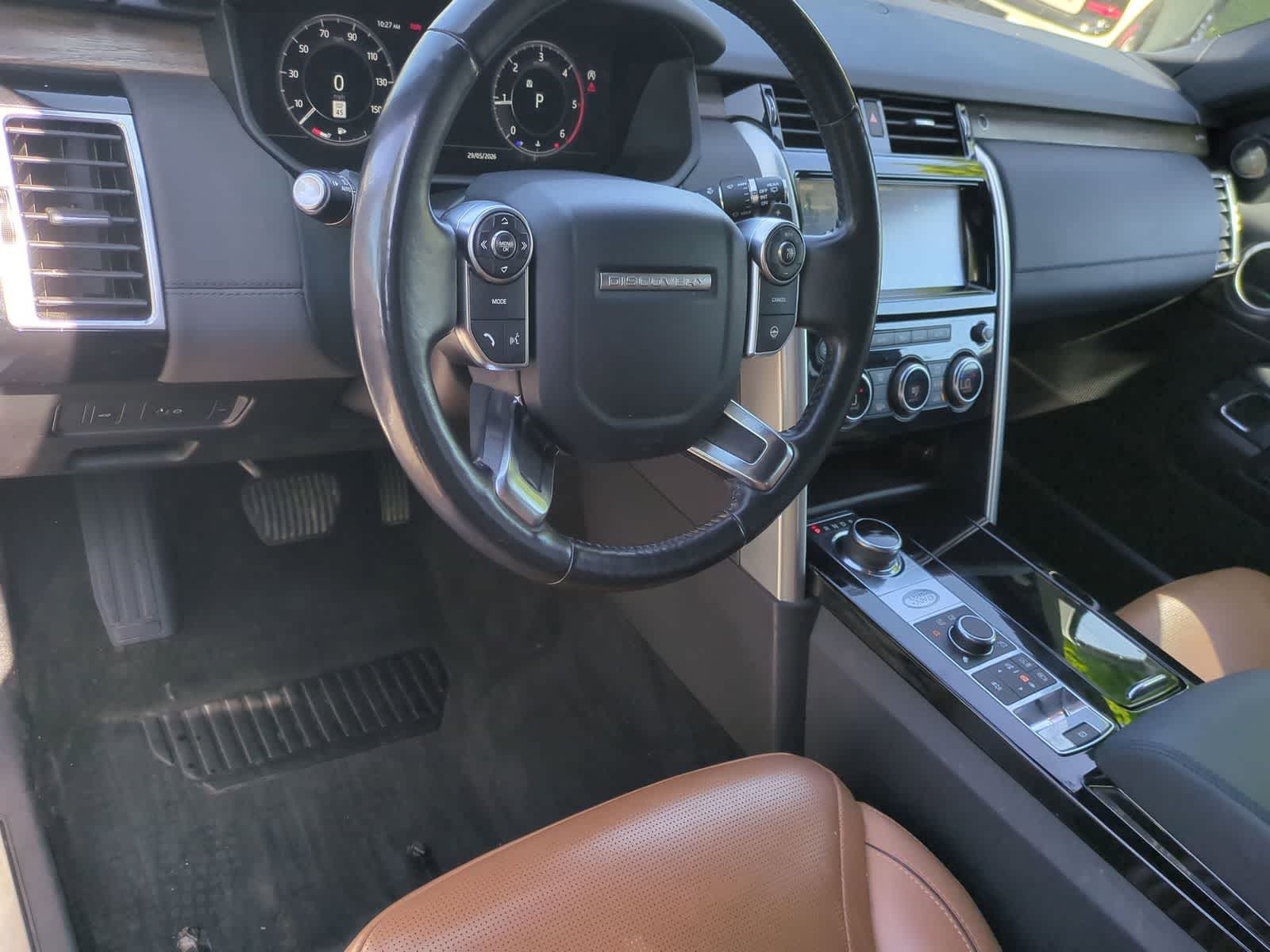Thumbnail: 2018 Land Rover Discovery - 10