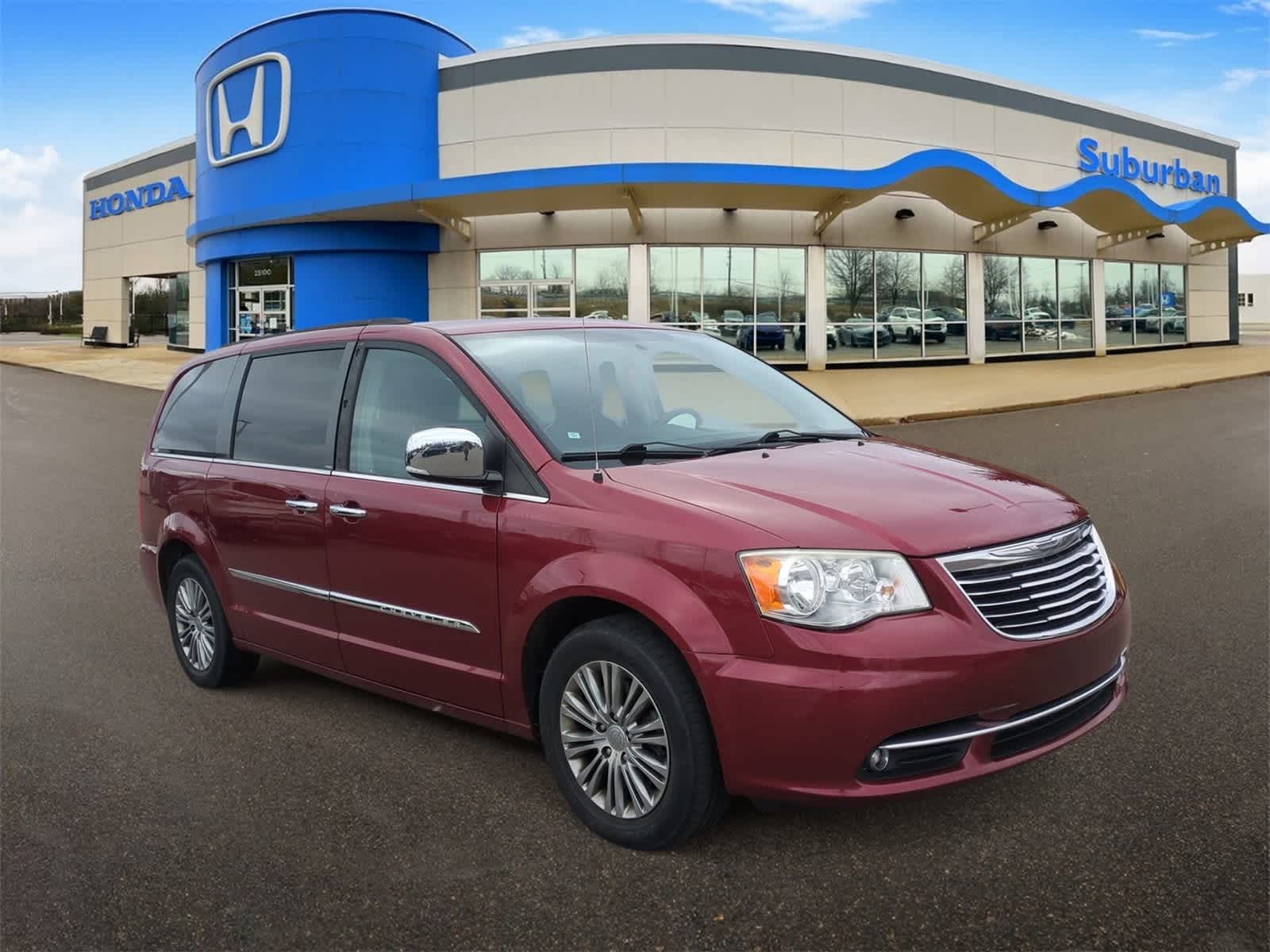 2014 Chrysler Town & Country photo 2