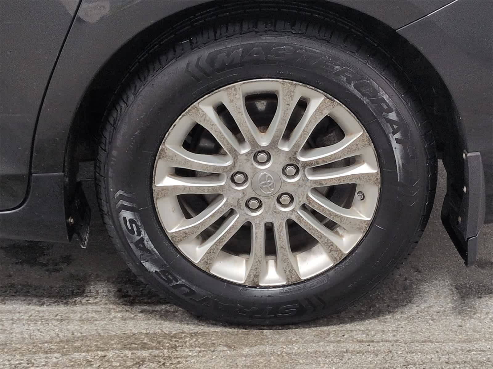 Thumbnail: 2013 Toyota Sienna - 14