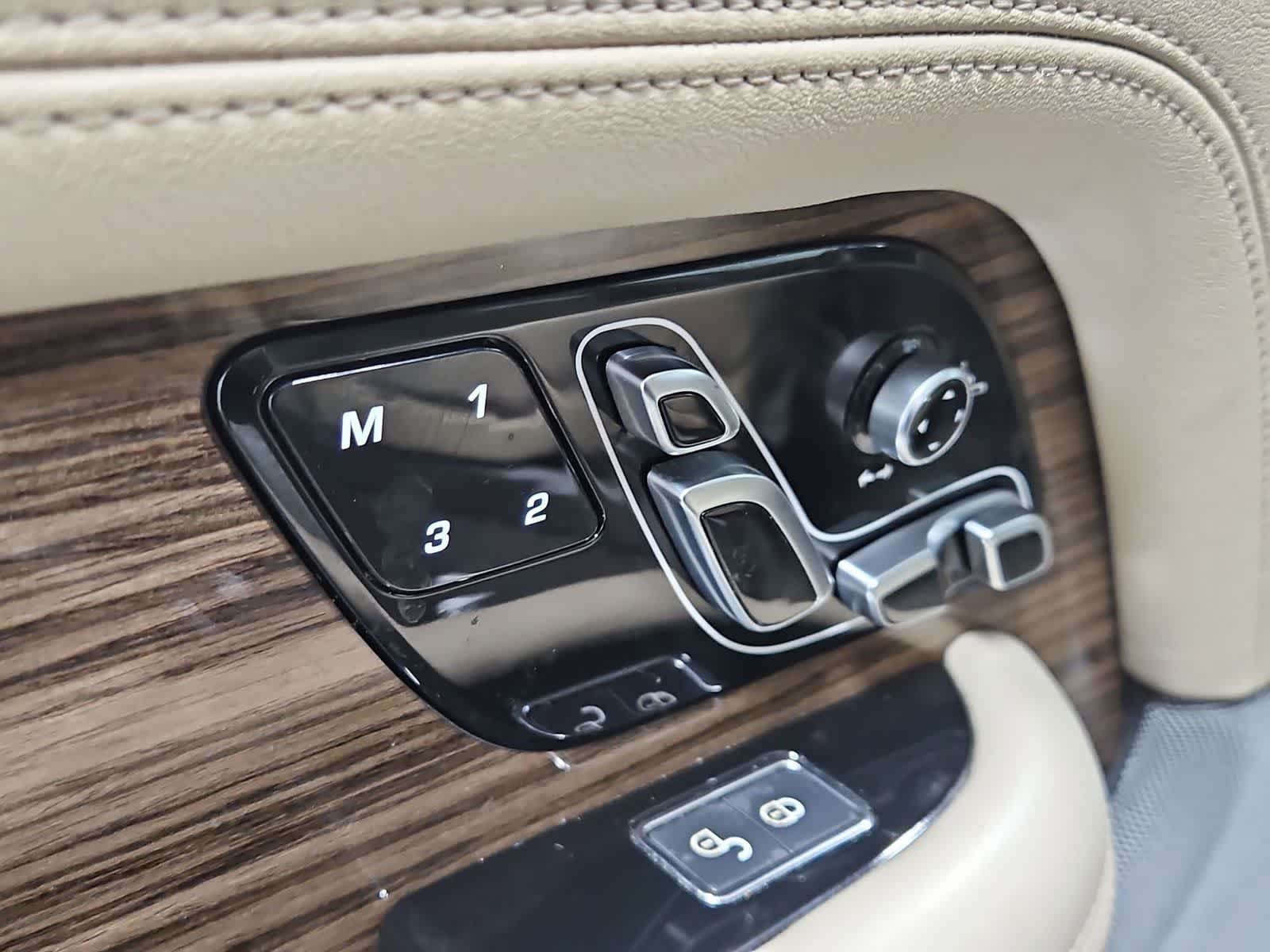 Thumbnail: 2019 Land Rover Range Rover - 16