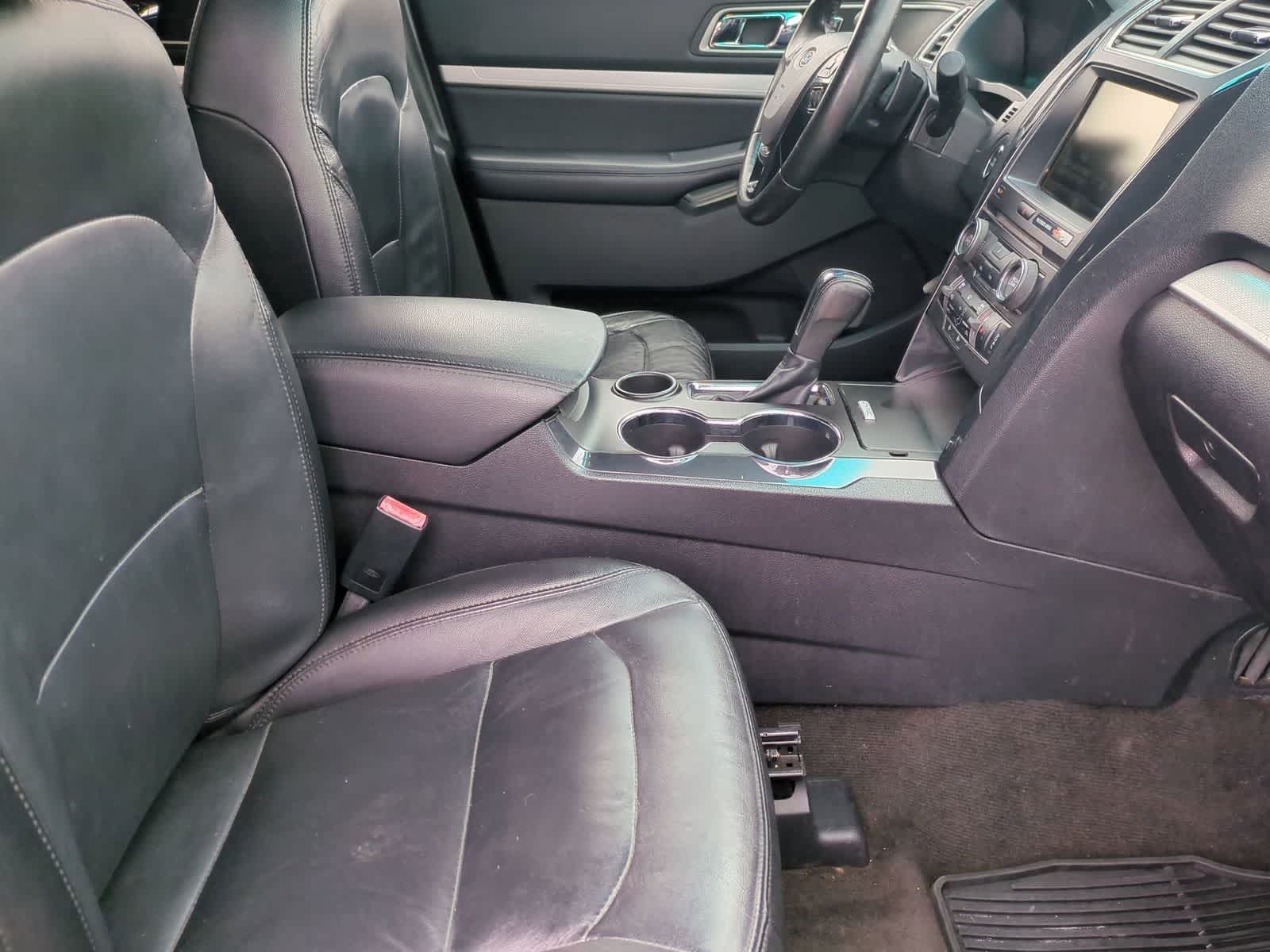 Thumbnail: 2016 Ford Explorer - 21