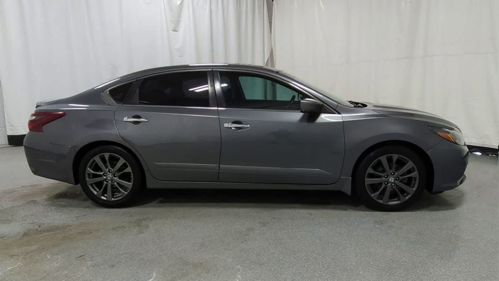 Thumbnail: 2018 Nissan Altima - 9