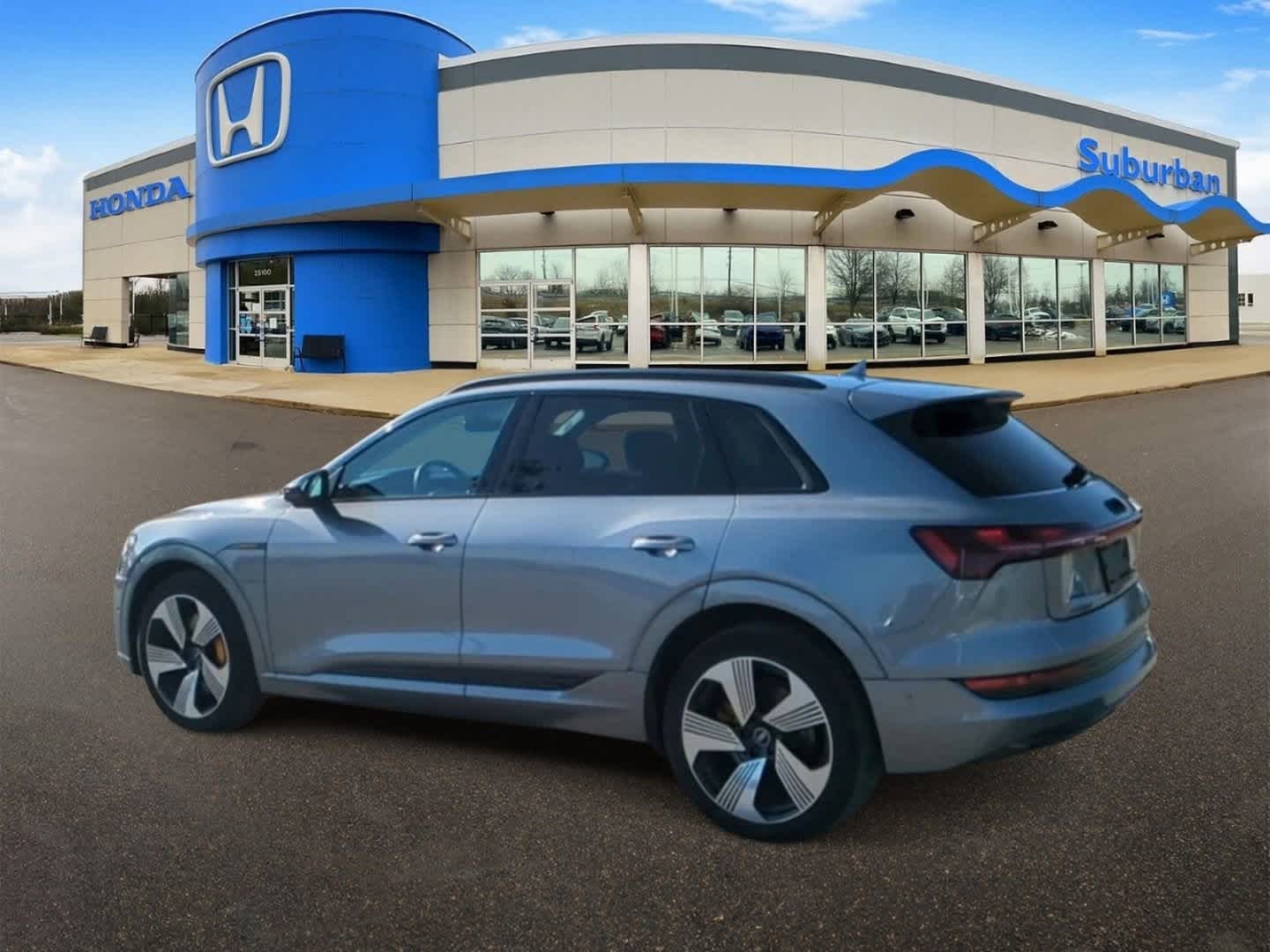 Thumbnail: 2022 Audi e-tron - 6