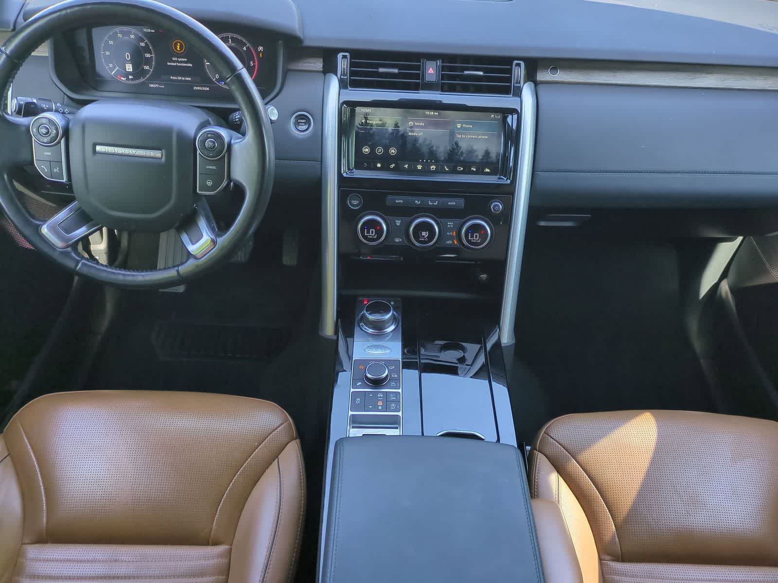 Thumbnail: 2018 Land Rover Discovery - 15