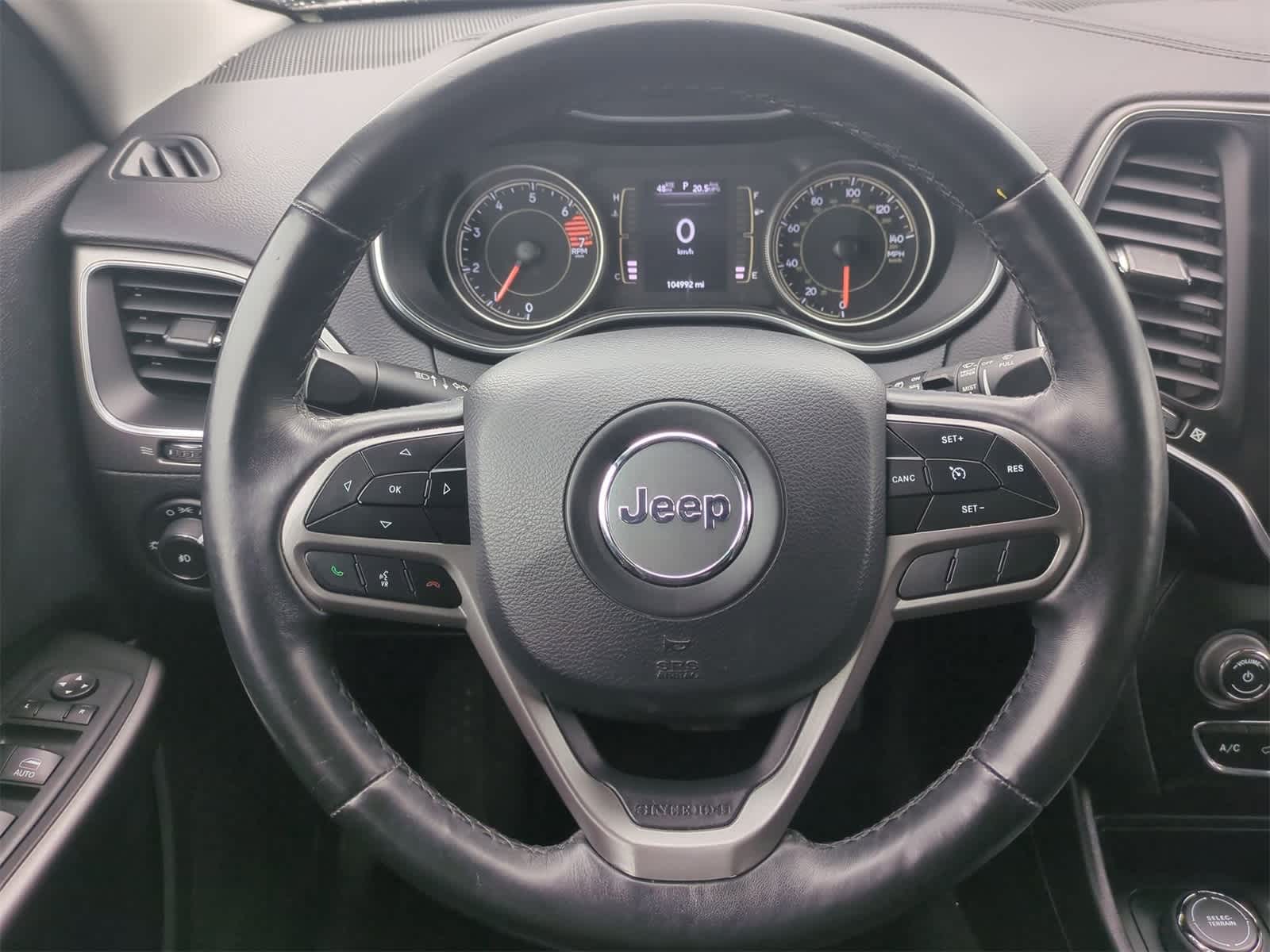 Thumbnail: 2019 Jeep Cherokee - 22