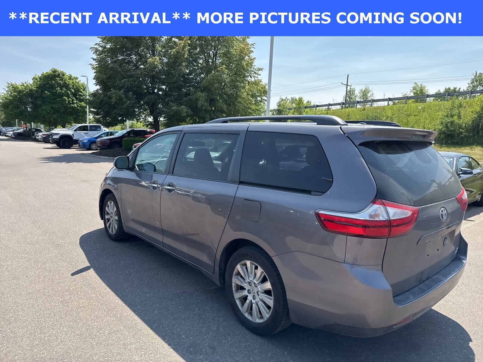 Thumbnail: 2015 Toyota Sienna - 16