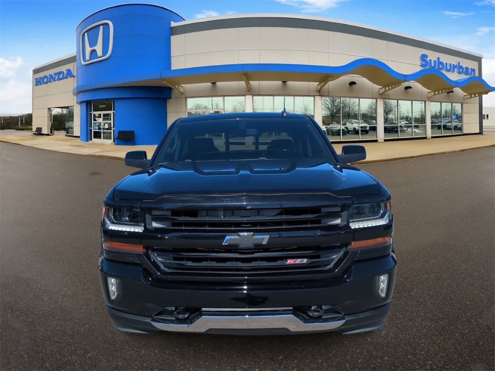 2016 Chevrolet Silverado 1500 LT photo 2