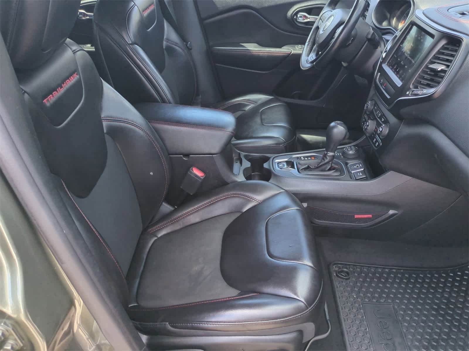 Thumbnail: 2019 Jeep Cherokee - 21