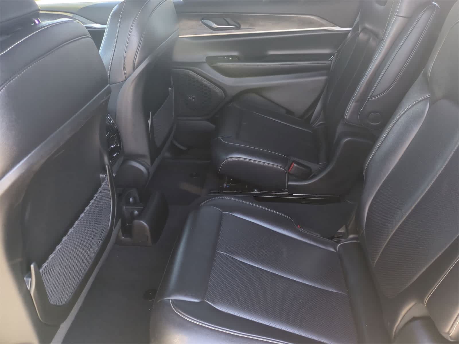 Thumbnail: 2024 Jeep Grand Cherokee L - 20