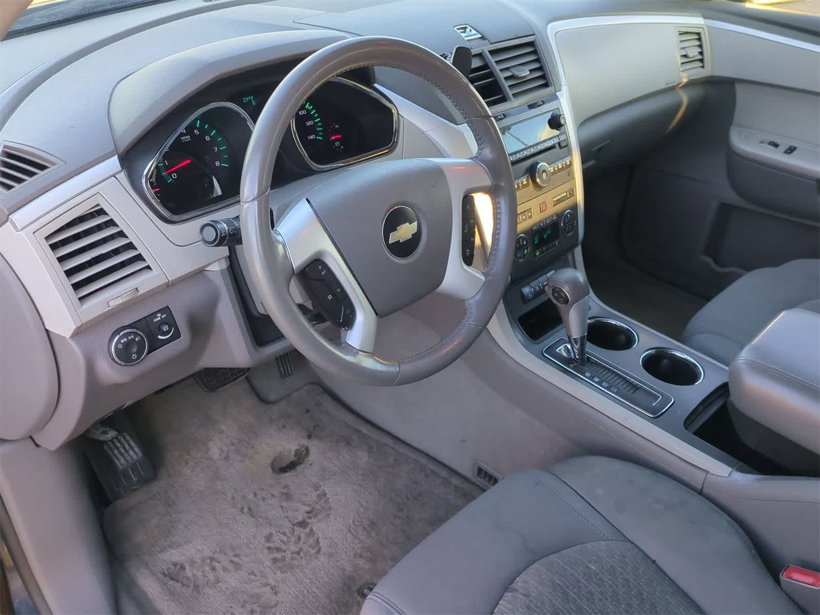 Thumbnail: 2010 Chevrolet Traverse - 10