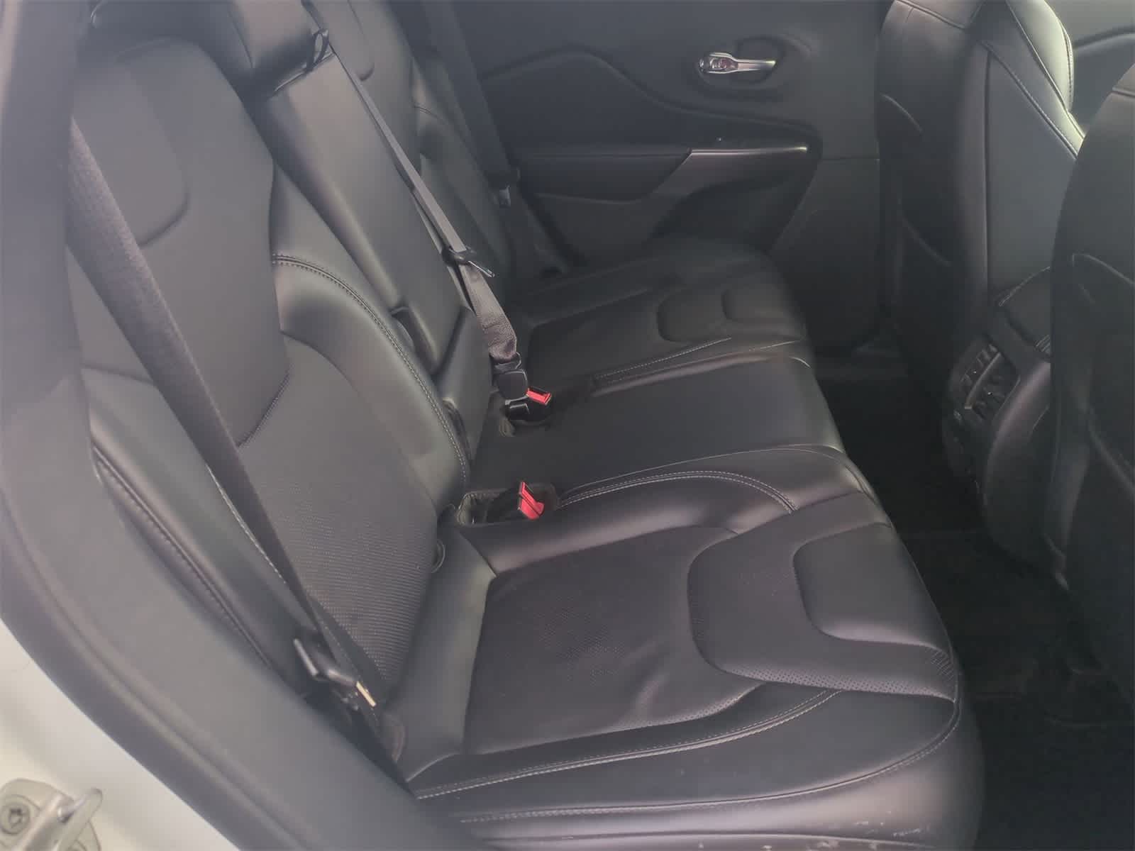 Thumbnail: 2020 Jeep Cherokee - 21