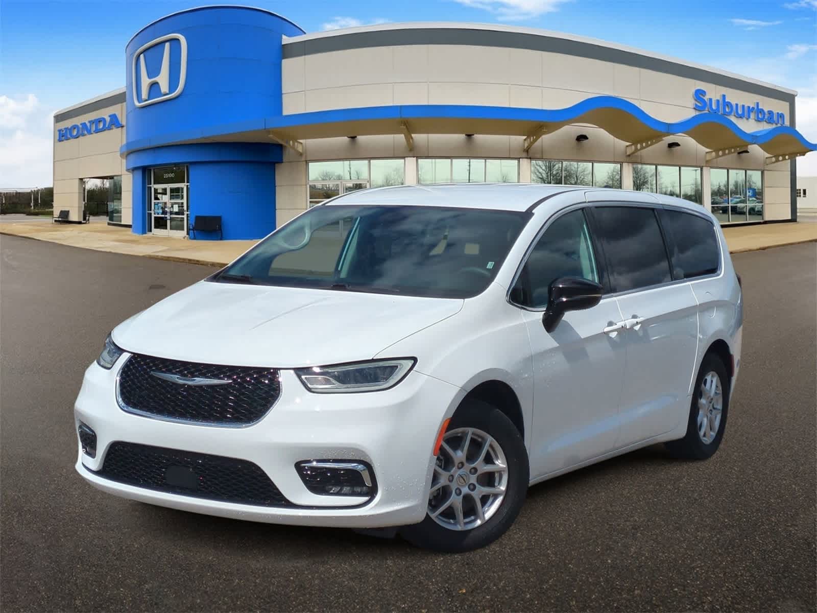 Thumbnail: 2024 Chrysler Pacifica - 1