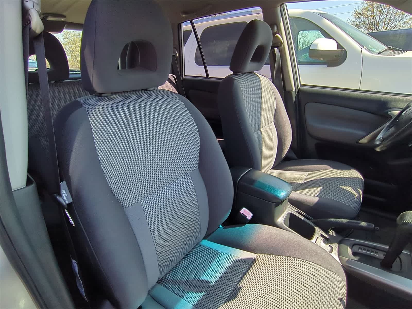 Thumbnail: 2005 Toyota RAV4 - 21