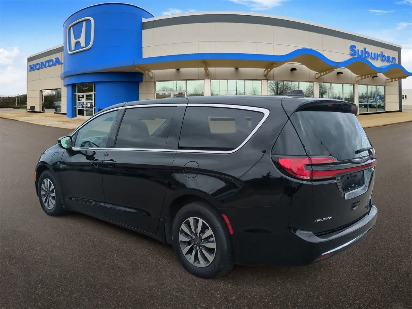 Thumbnail: 2024 Chrysler Pacifica - 6