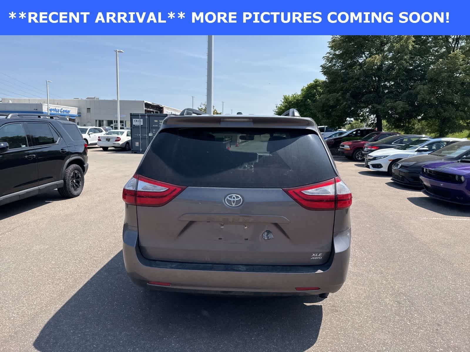 Thumbnail: 2015 Toyota Sienna - 13