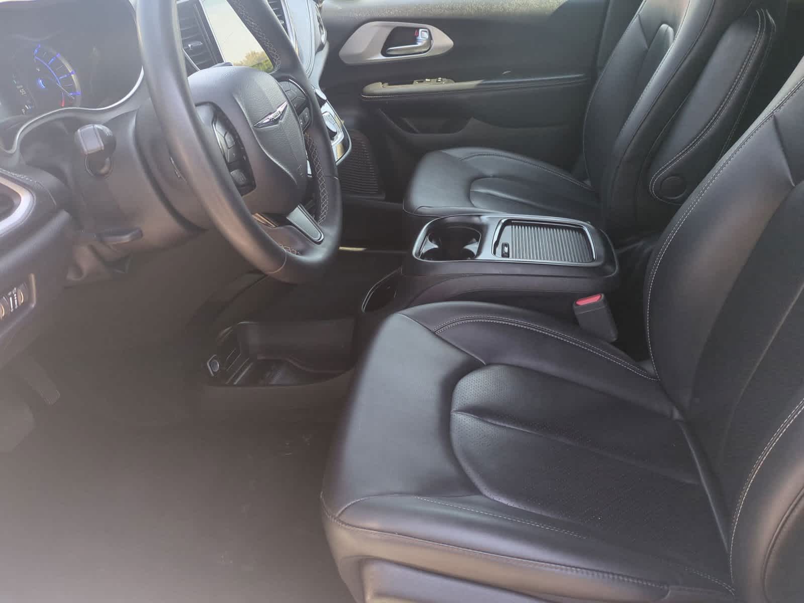 2024 Chrysler Pacifica PHEV Select - Photo 16