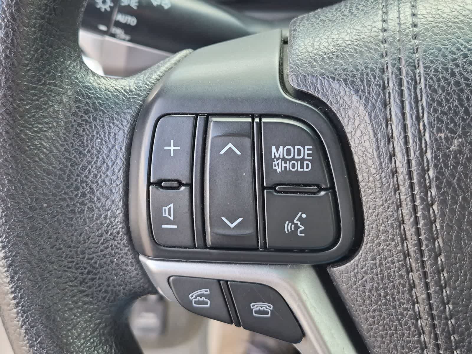 Thumbnail: 2016 Toyota Sienna - 30