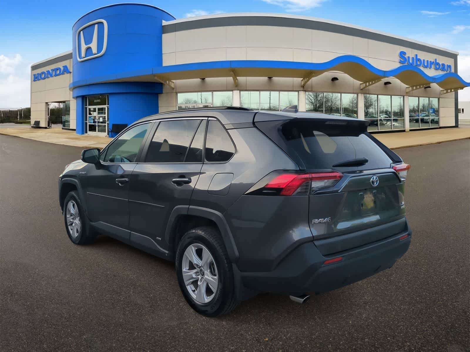 2020 Toyota RAV4 XLE - Photo 6