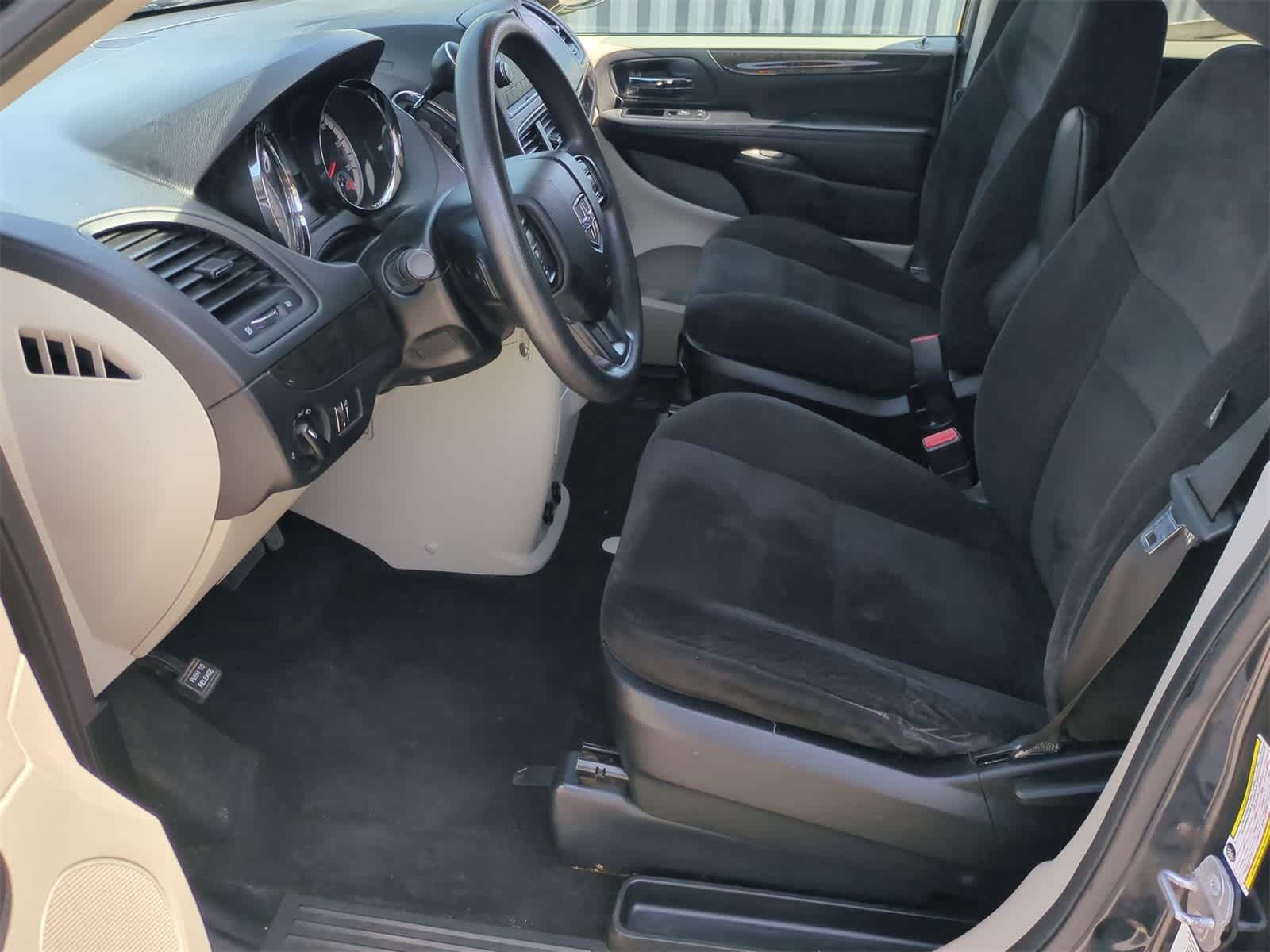 2014 Dodge Grand Caravan SE 16