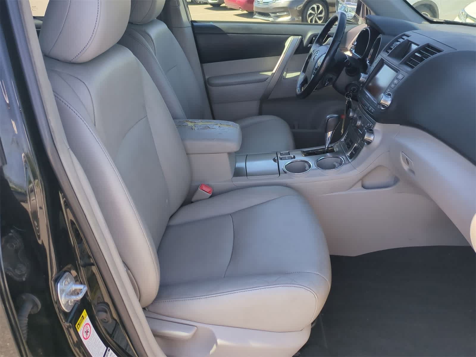 2012 Toyota Highlander SE 23
