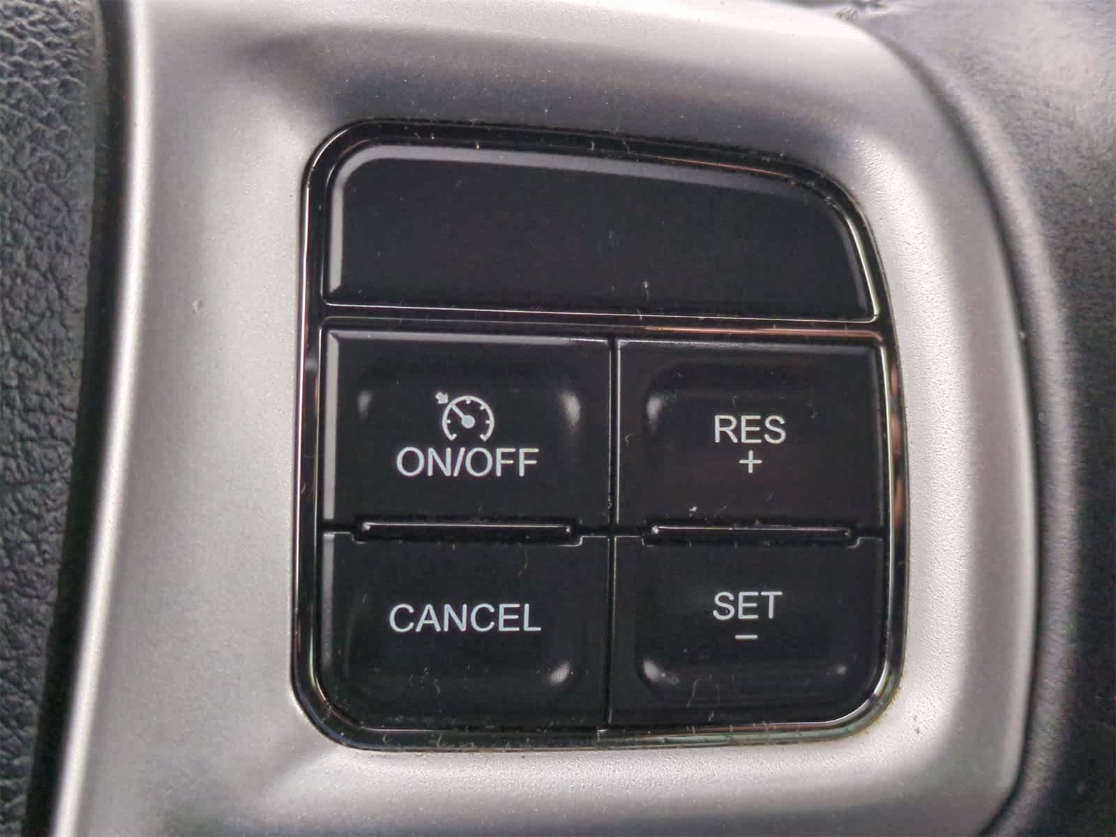 2013 Chrysler 200 Touring 24