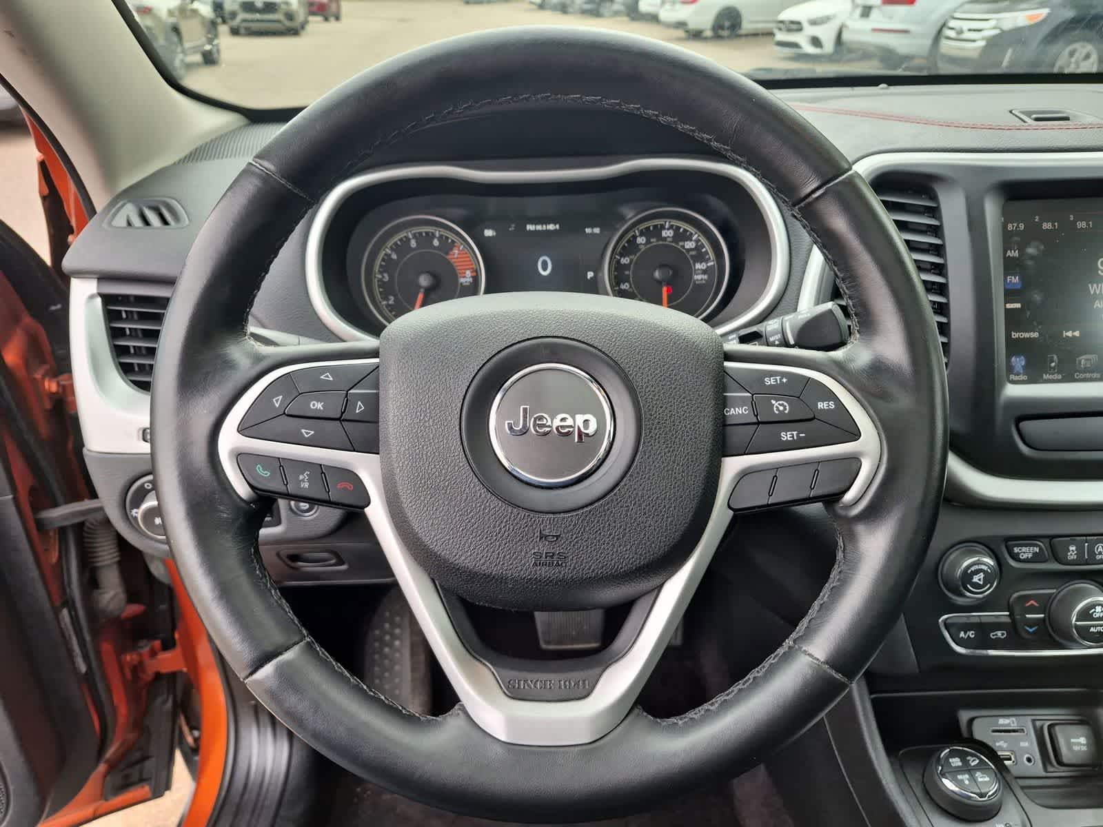 Thumbnail: 2016 Jeep Cherokee - 32